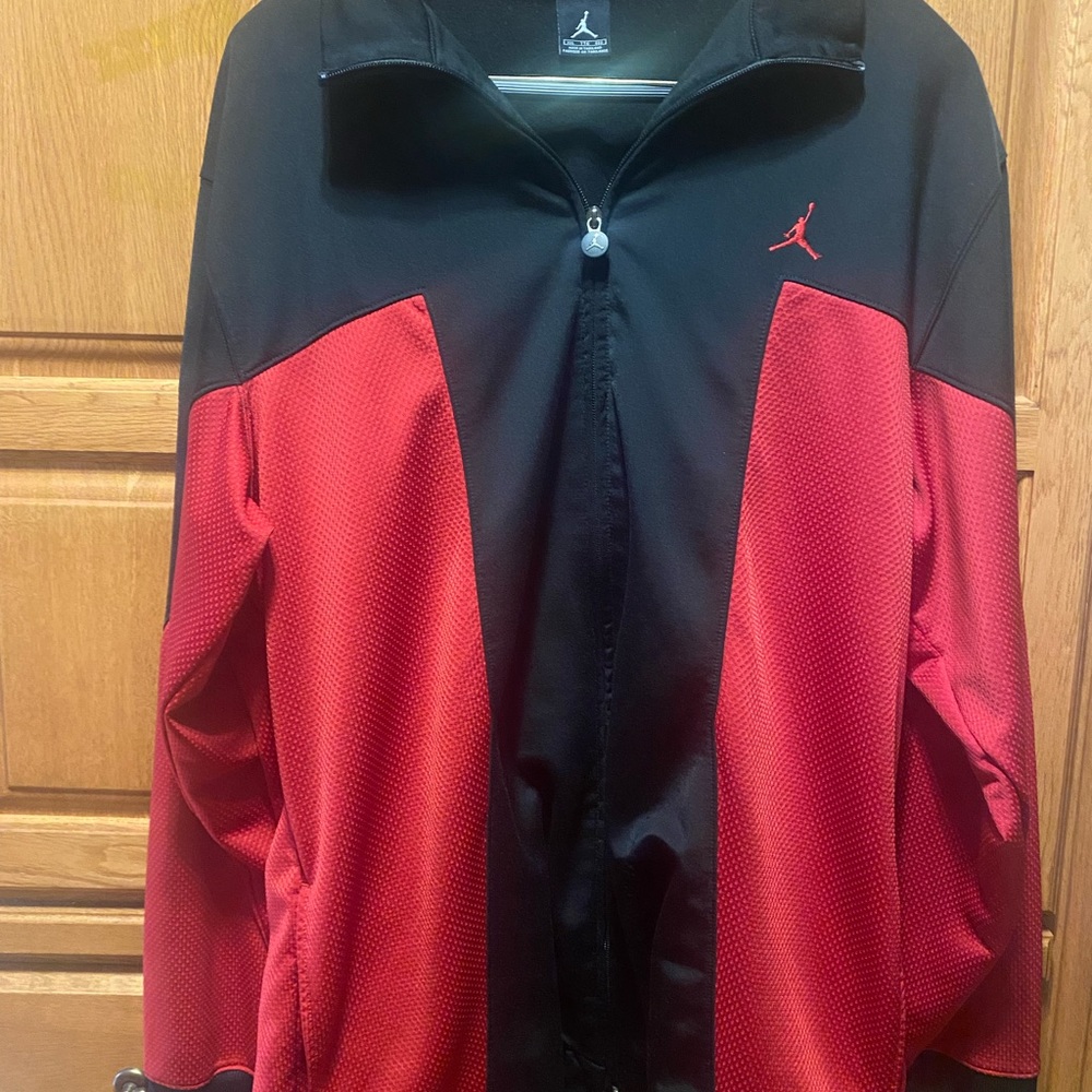 Jordan Brand Sweater Black/ Red 2 XL dry clean like new